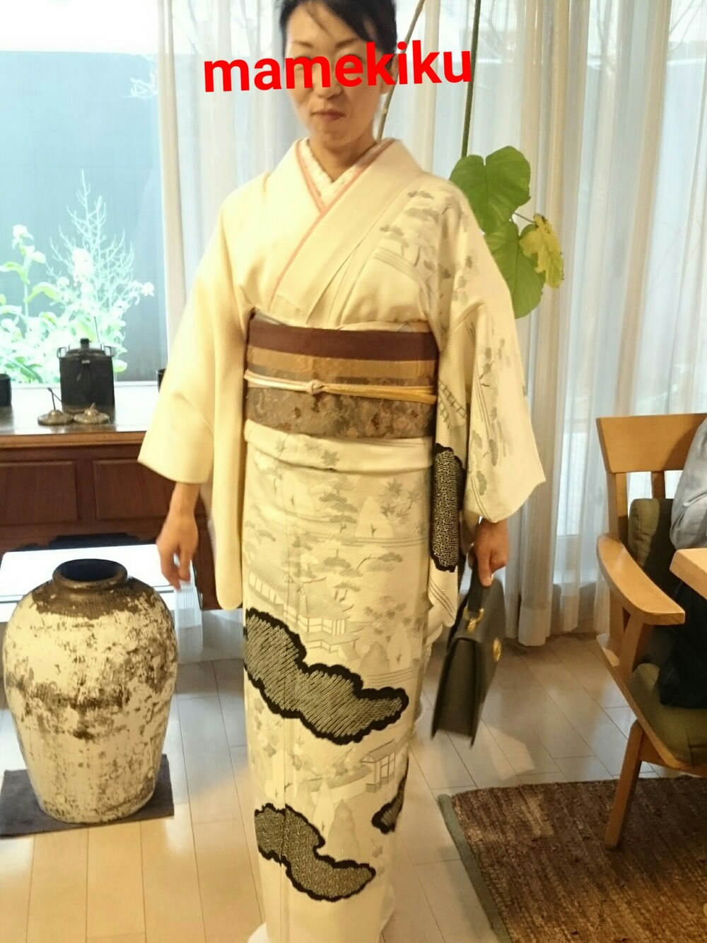 ホワイト系の浴衣を着用したレディースの春コーディネートの1枚目の写真