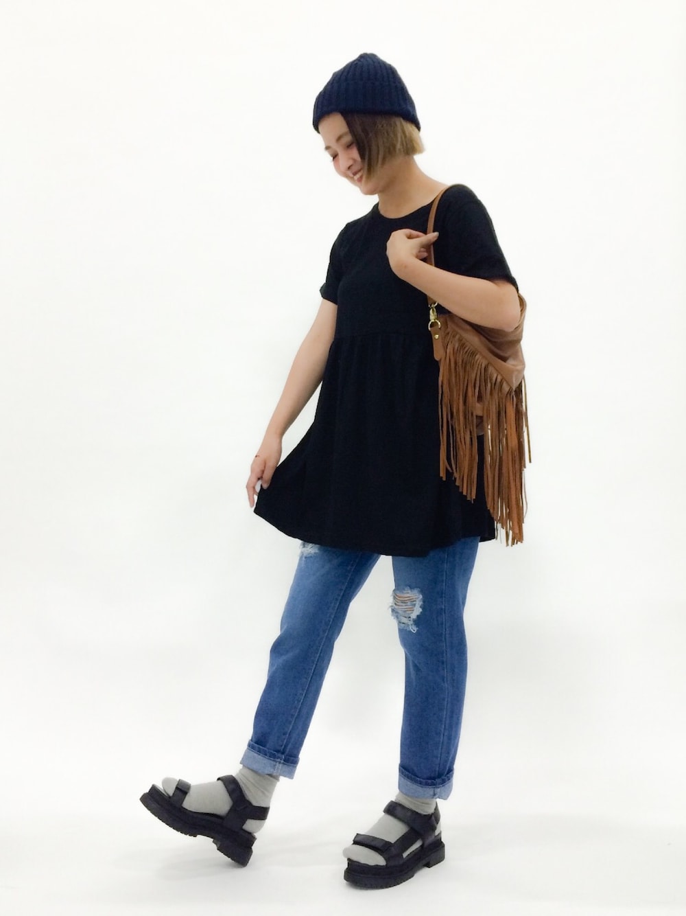 「ニット帽、ミニワンピ、バック、サンダル、カジュアル」｜「Chille anapのANAP/アナップ CHILLE ポッケ付きシンプルワンピース（ワンピース、ブラック系）」を使った、ななこさん（レディース・156cm）の夏コーディネートの1枚目の写真