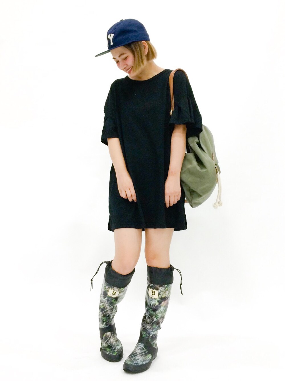 「ワンピース、長靴、キャップ、野鳥の会、雨の日コーデ」｜「SLOBE IENAのEBBETS FIELD NY CAP（キャップ、ブルー系）」を使った、ななこさん（レディース・156cm）の夏コーディネートの1枚目の写真