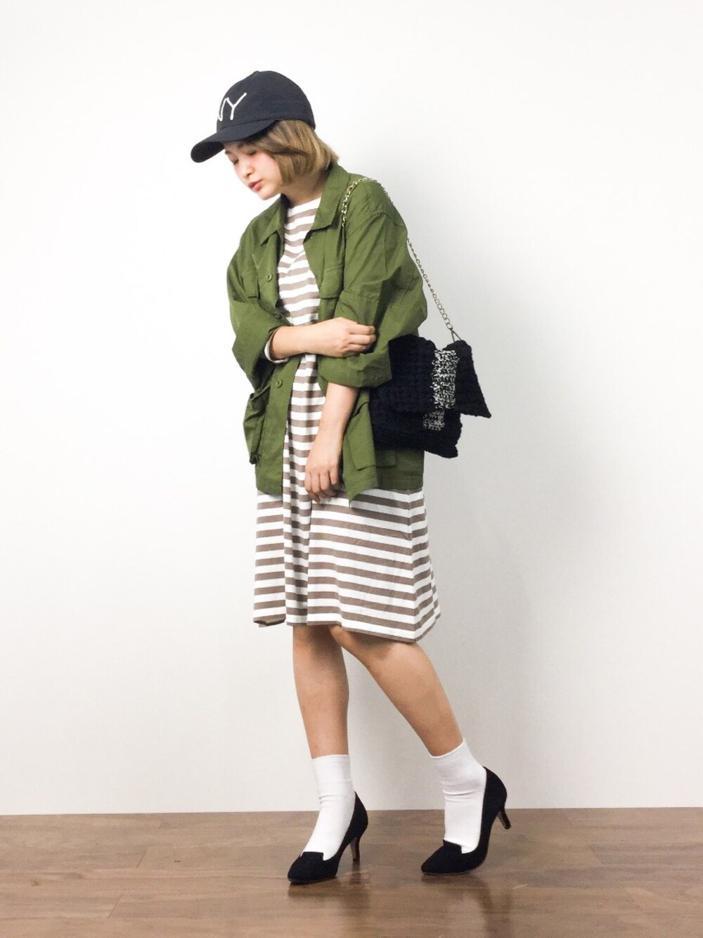 「ワンピース、カジュアル、ボーダー、キャップ、ミリタリージャケット、SALEで発見♩」｜「OVERRIDEの【override】 6P CAP COACH NY /オーバーライド キャップ コーチ ニューヨーク（キャップ、ブラック系）」を使った、ななこさん（レディース・156cm）の夏コーディネートの1枚目の写真