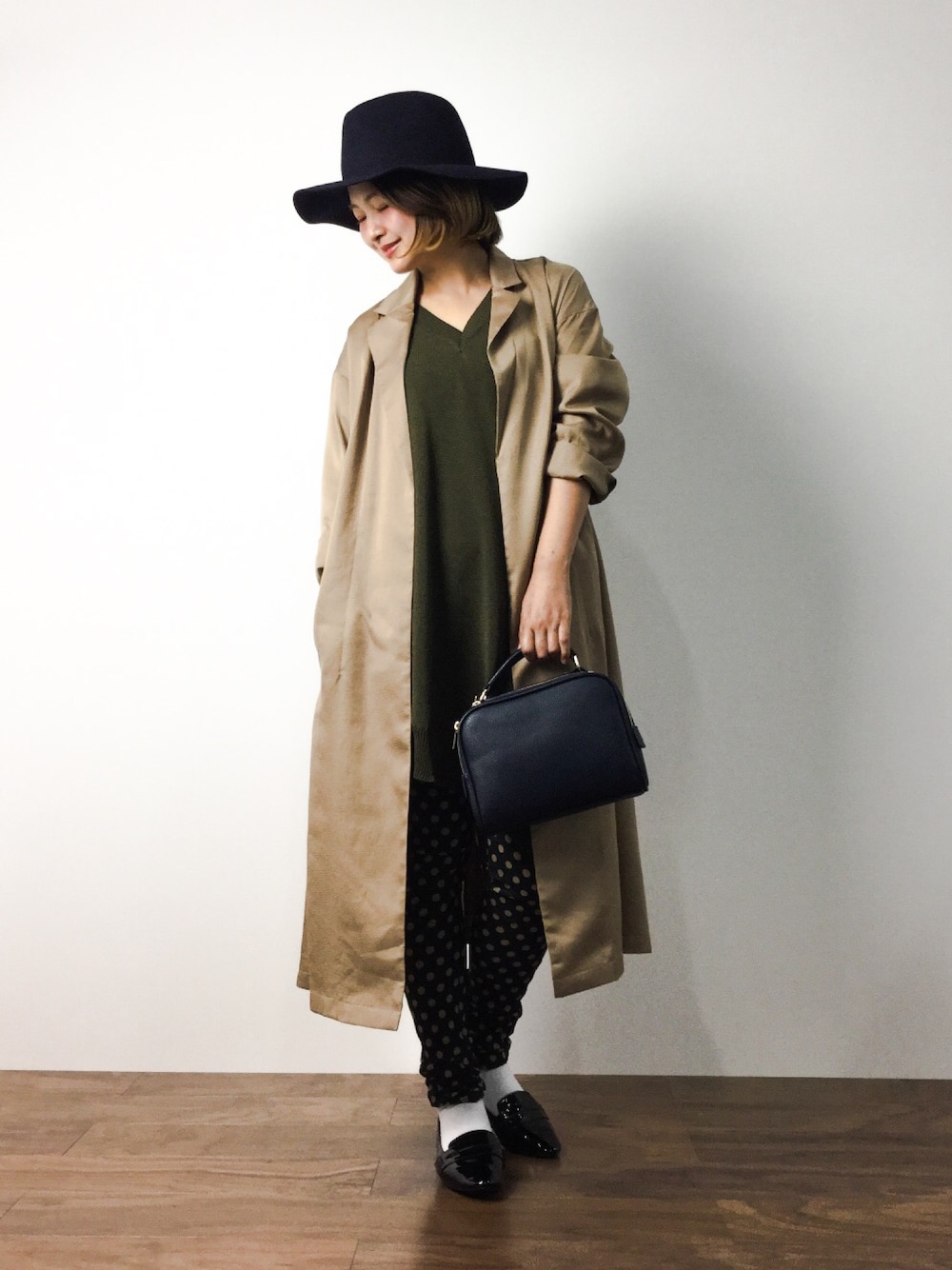 「ベージュ、ローファー、ドット、ハット、カーキ」｜「DETAILSのB.I.D./DETAILS/ツバ広フェルトHAT（ハット、ブルー系）」を使った、ななこさん（レディース・156cm）の夏コーディネートの1枚目の写真