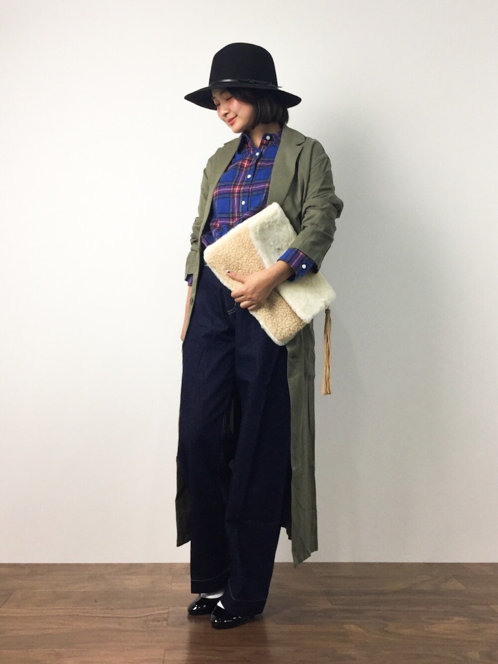 「チェックシャツ、秋のコーデ、ガウン、ootd、秋」｜「Morris & Sonsの＜15秋冬＞【Morris & Sons】ハット　革紐（ハット、ブラック系）」を使った、ななこさん（レディース・156cm）の夏コーディネートの1枚目の写真