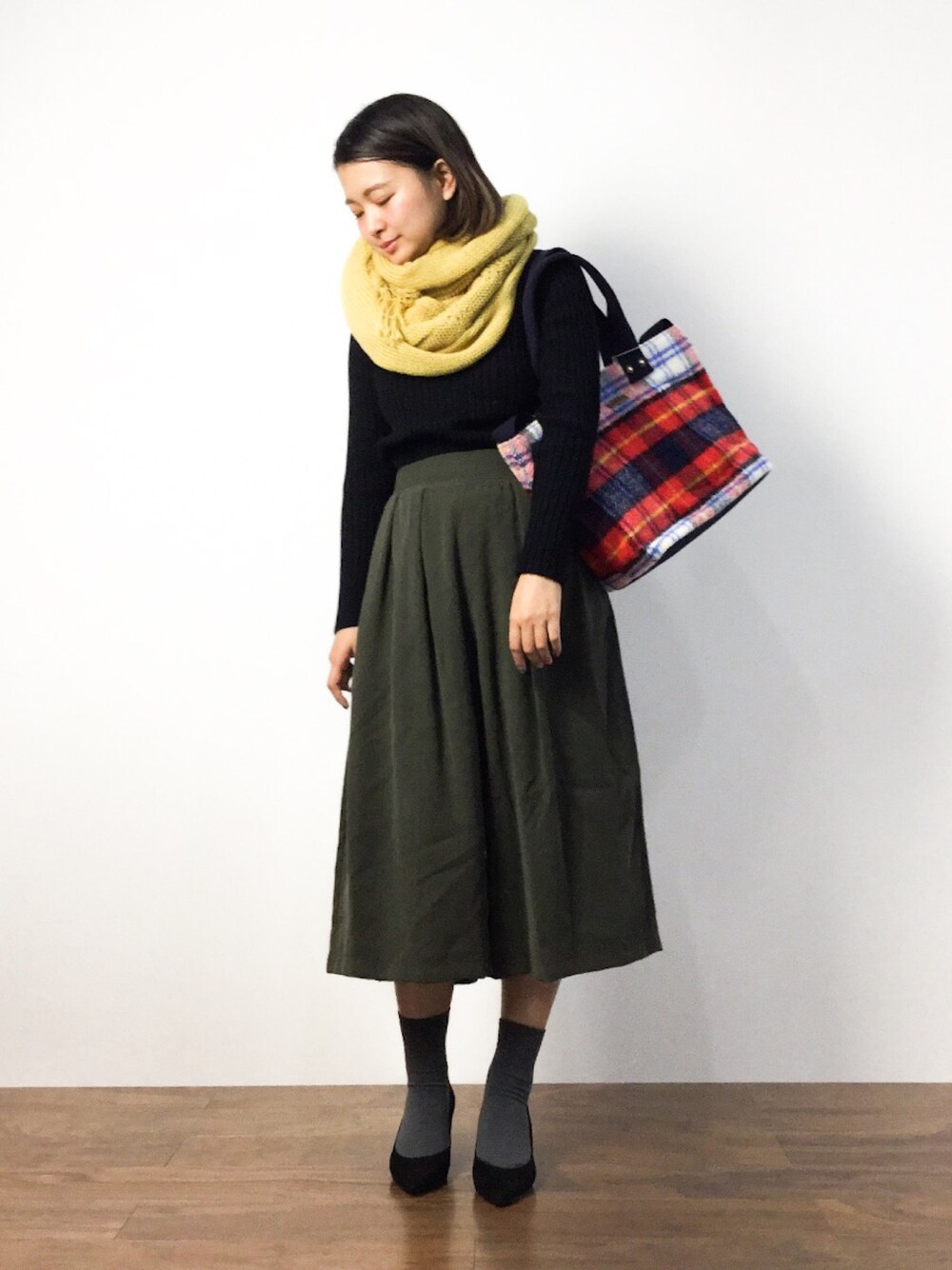 「チェック、イエロー、カーキ、秋コーデ、ガウチョ」｜「ROSE BUDの(HIGHLAND CLUB)BIG CABLE SCARF（ストール/ショール、イエロー系）」を使った、ななこさん（レディース・156cm）の秋コーディネートの1枚目の写真