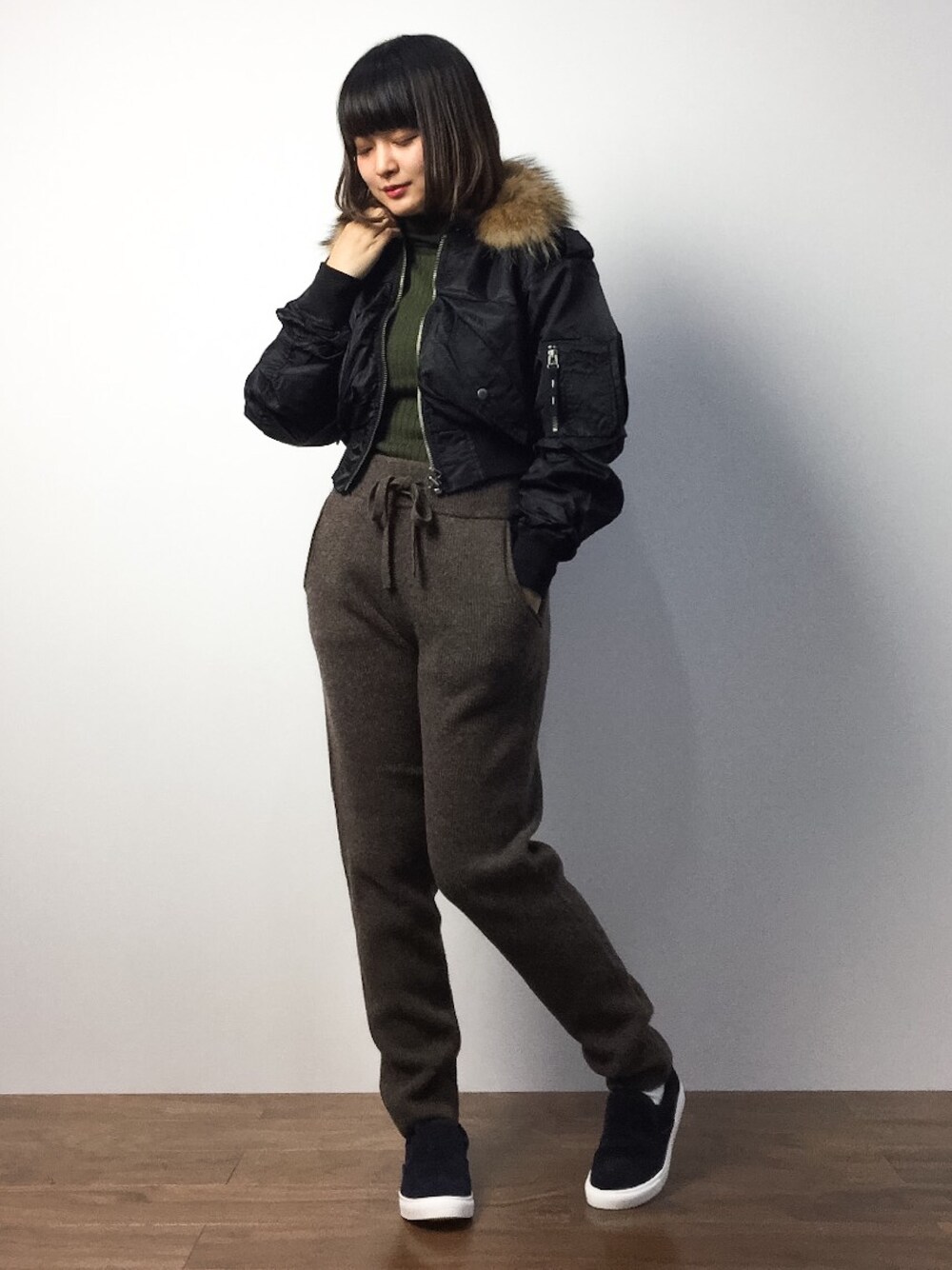 「ファー、MA-1、秋のコーデ、スリッポン、秋服、秋服コーデ」｜「SLYのBOMBER B-15（ミリタリージャケット、ブラック系）」を使った、ななこさん（レディース・156cm）の秋コーディネートの1枚目の写真