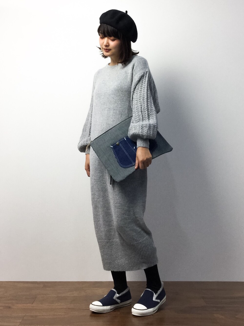 「ワンピース、ベレー帽、ニットワンピース、スリッポン、秋」｜「HELIOPOLEのCOOCO シンプルバスクベレー帽（ハンチング/ベレー帽、ブラック系）」を使った、ななこさん（レディース・156cm）の秋コーディネートの1枚目の写真