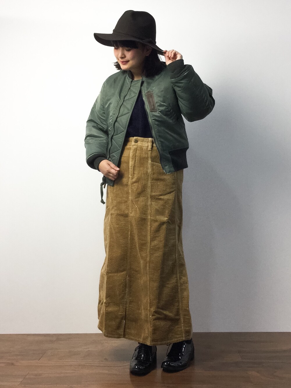 「カジュアル、MA-1、秋のコーデ、マキシ丈スカート、スカートスタイル、outfit、秋コーデ」｜「URBAN RESEARCHのUR ウールハット（ハット、ブラウン系）」を使った、ななこさん（レディース・156cm）の秋コーディネートの1枚目の写真