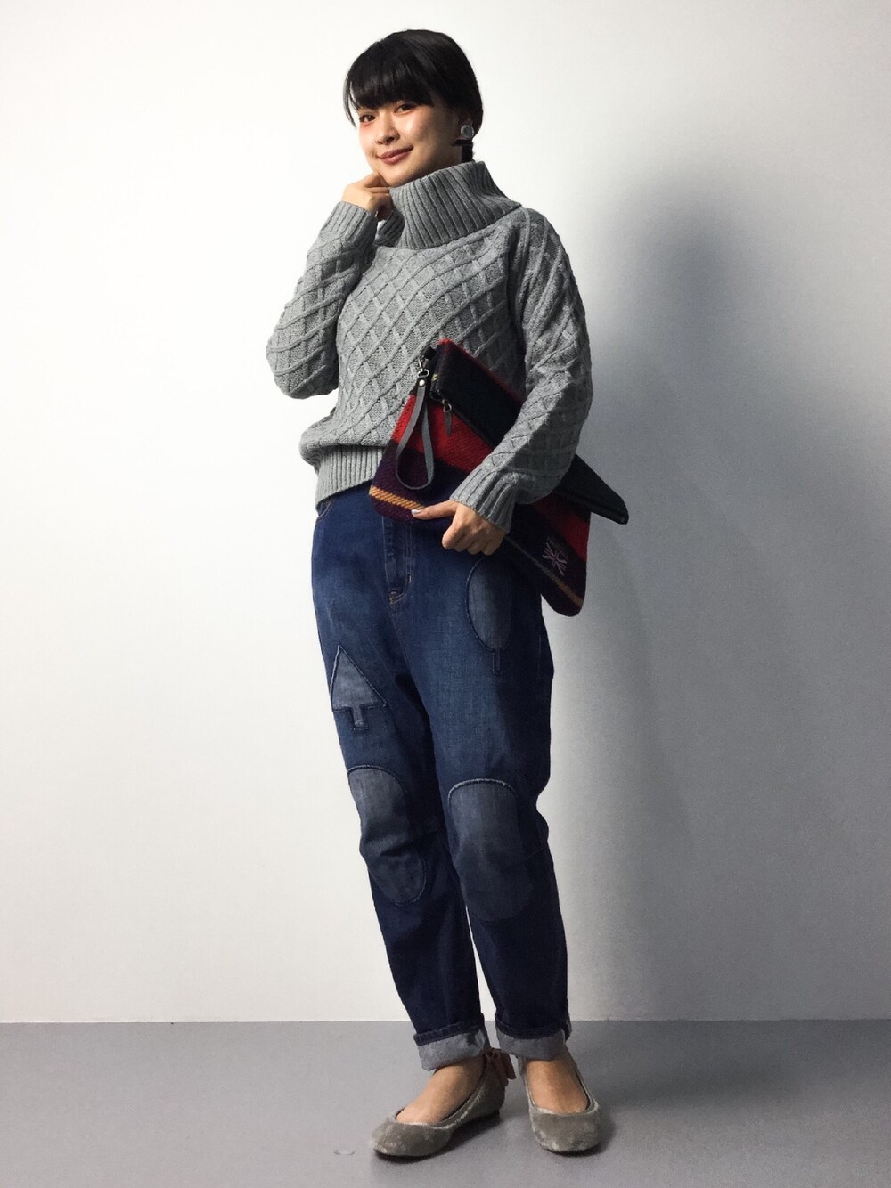 「Ne-netのセルヴィッチパッチデニム（デニムパンツ、ブルー系）」を使った、ななこさん（レディース・156cm）の秋コーディネートの1枚目の写真