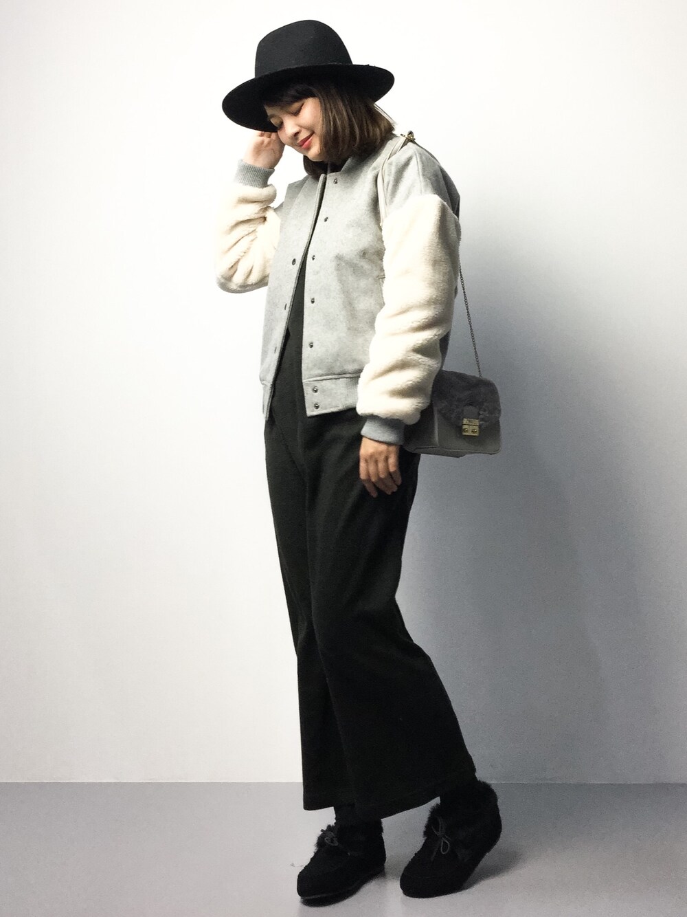 「RODE SKOのRODE SKO NELLY ファーミニショルダー（ショルダーバッグ、グレー系）」を使った、ななこさん（レディース・156cm）の冬コーディネートの1枚目の写真