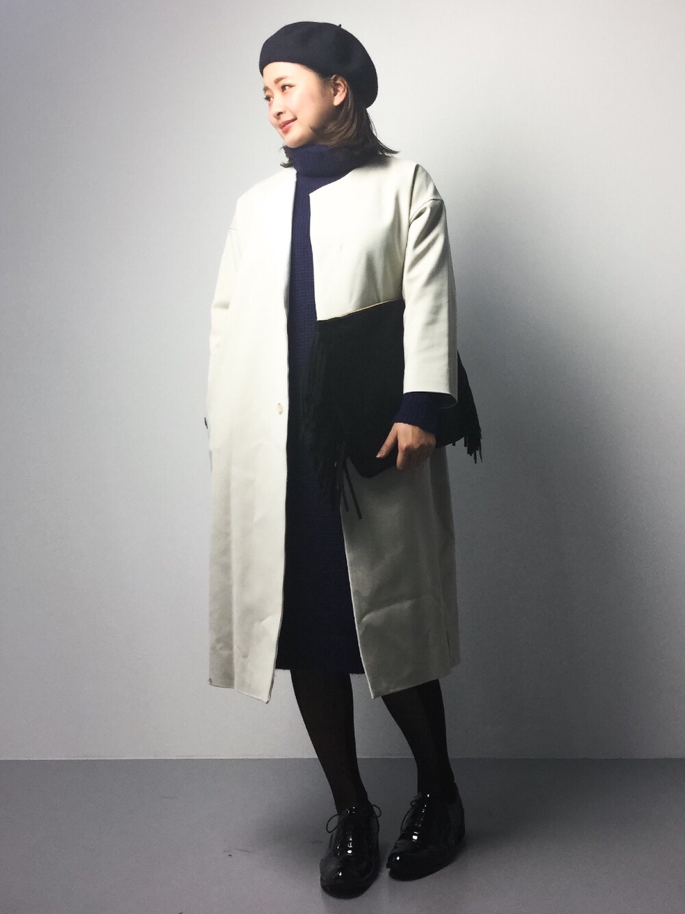 「URBAN RESEARCHのUR タートルネックルーズニットワンピース（ワンピース、ブルー系）」を使った、ななこさん（レディース・156cm）の冬コーディネートの1枚目の写真
