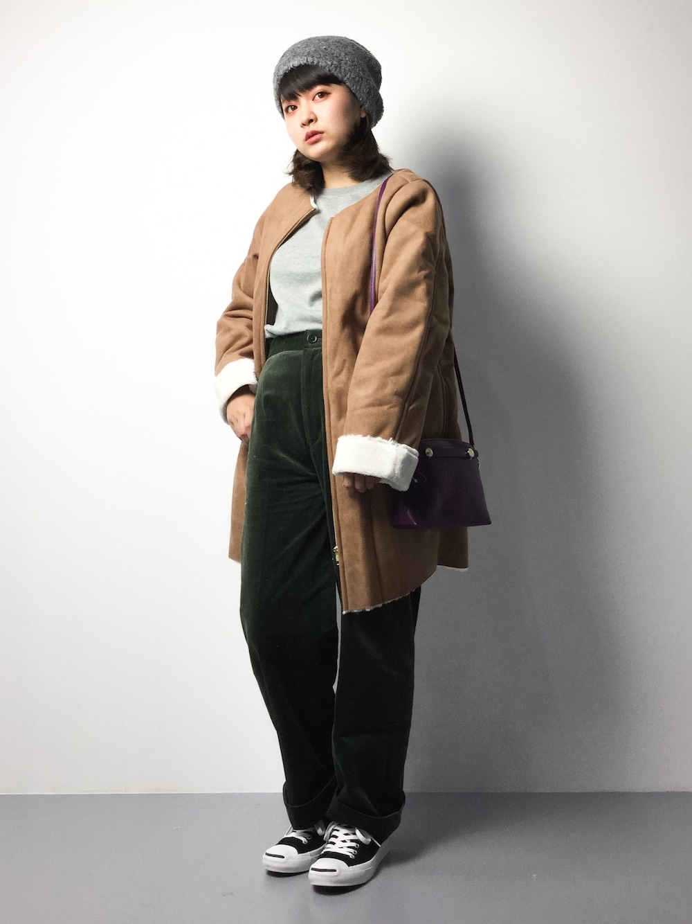 「FURLAのパイパーミニショルダーバッグ（ショルダーバッグ、パープル系）」を使った、ななこさん（レディース・156cm）の冬コーディネートの1枚目の写真