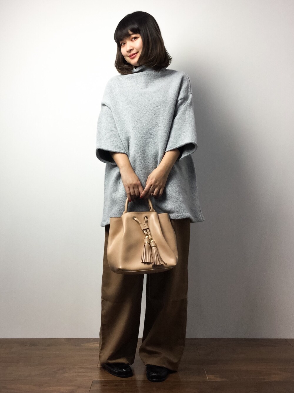 「STYLE DELIのもちもちハイネックニットチュニック（チュニック、グレー系）」を使った、ななこさん（レディース・156cm）の冬コーディネートの1枚目の写真
