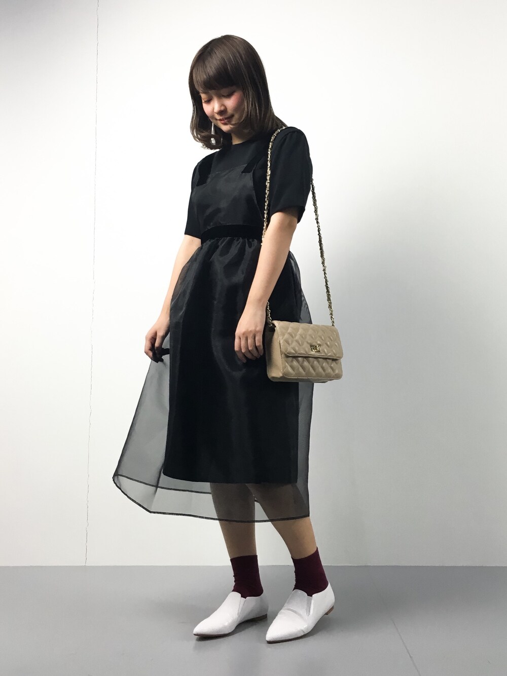 「PLAIN CLOTHINGの【PLAIN CLOTHING】キルティングショルダーバッグ/ポシェット（ショルダーバッグ、ベージュ系）」を使った、ななこさん（レディース・156cm）の春コーディネートの1枚目の写真