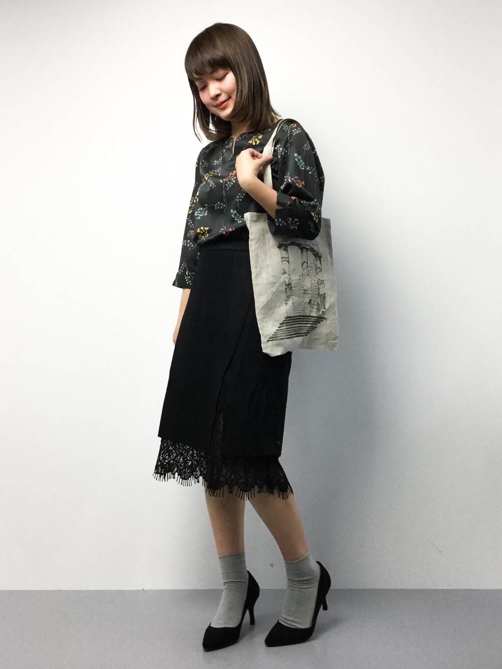 「FREAK'S STOREのレトロ花柄ブラウス（シャツ/ブラウス、ブラック系）」を使った、ななこさん（レディース・156cm）の冬コーディネートの1枚目の写真