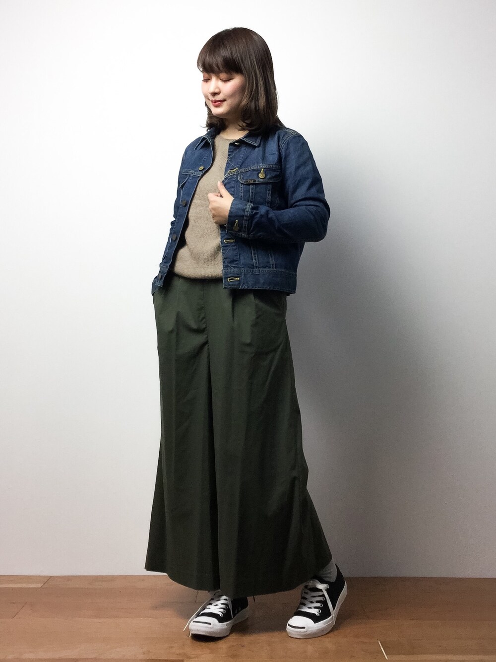 「TODAYFULのバッグVルーズニット（ニット/セーター、ベージュ系）」を使った、ななこさん（レディース・156cm）の冬コーディネートの1枚目の写真