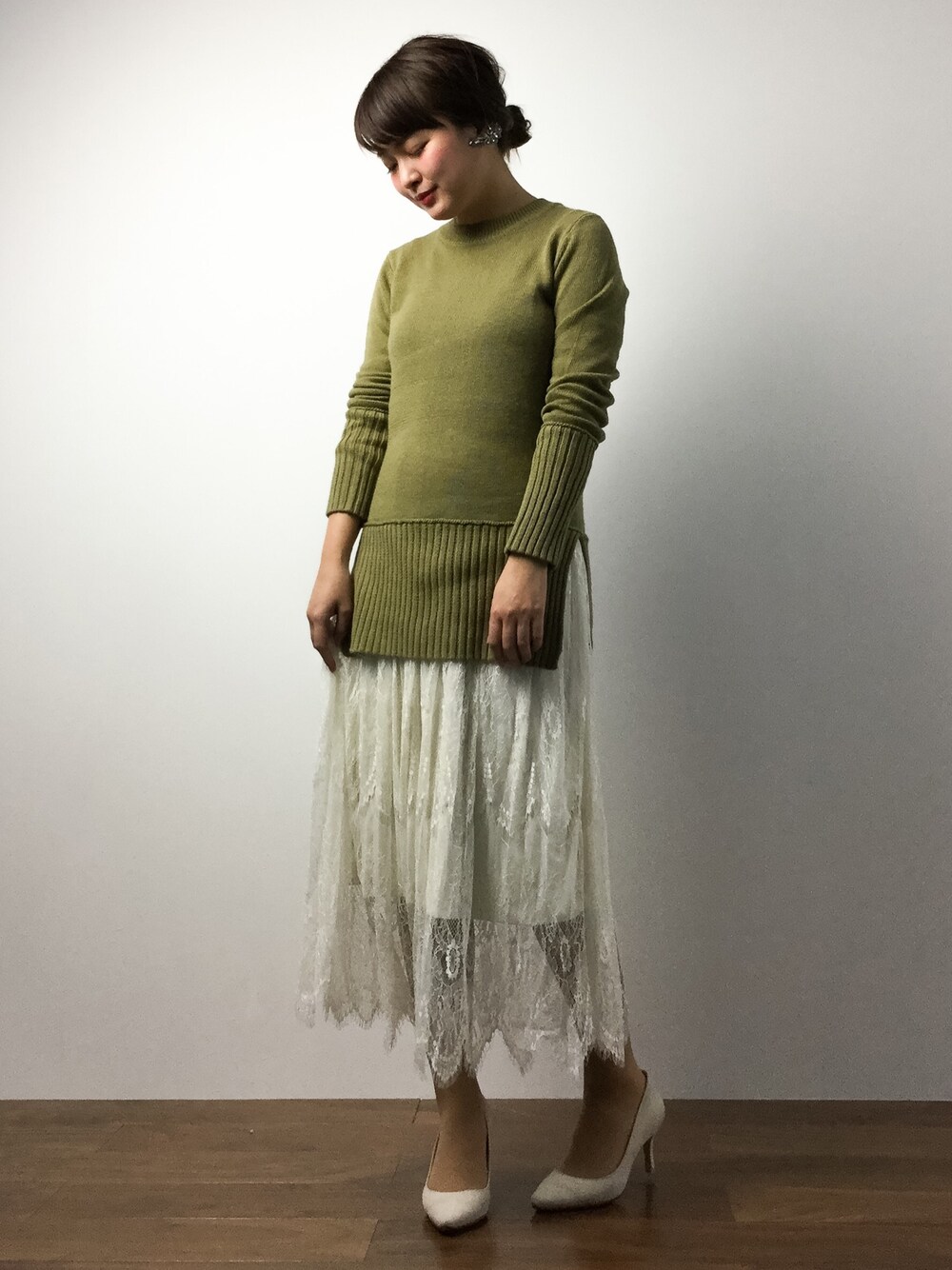 「JOURNAL STANDARDのテンジク×リブ クルーネックプルオーバー#（ニット/セーター、グリーン系）」を使った、ななこさん（レディース・156cm）の冬コーディネートの1枚目の写真