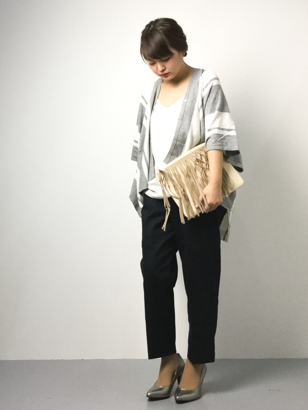「A part byのUVカット/マルチニットストール16SS　714442 （カーディガン/ボレロ、グレー系）」を使った、ななこさん（レディース・156cm）の春コーディネートの1枚目の写真