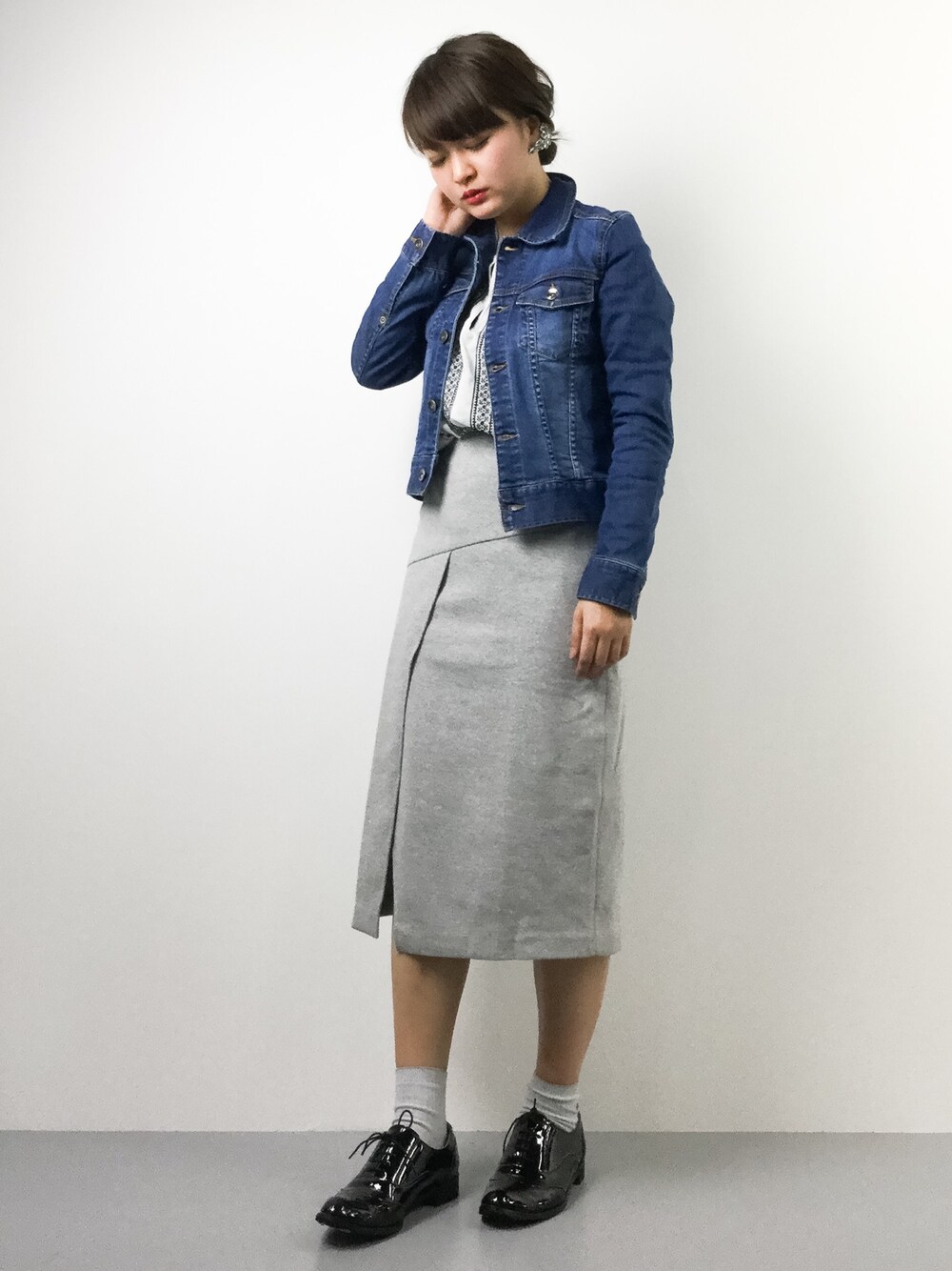 「FREE'S MARTのコンパクトGジャン（デニムジャケット、ブルー系）」を使った、ななこさん（レディース・156cm）の春コーディネートの1枚目の写真