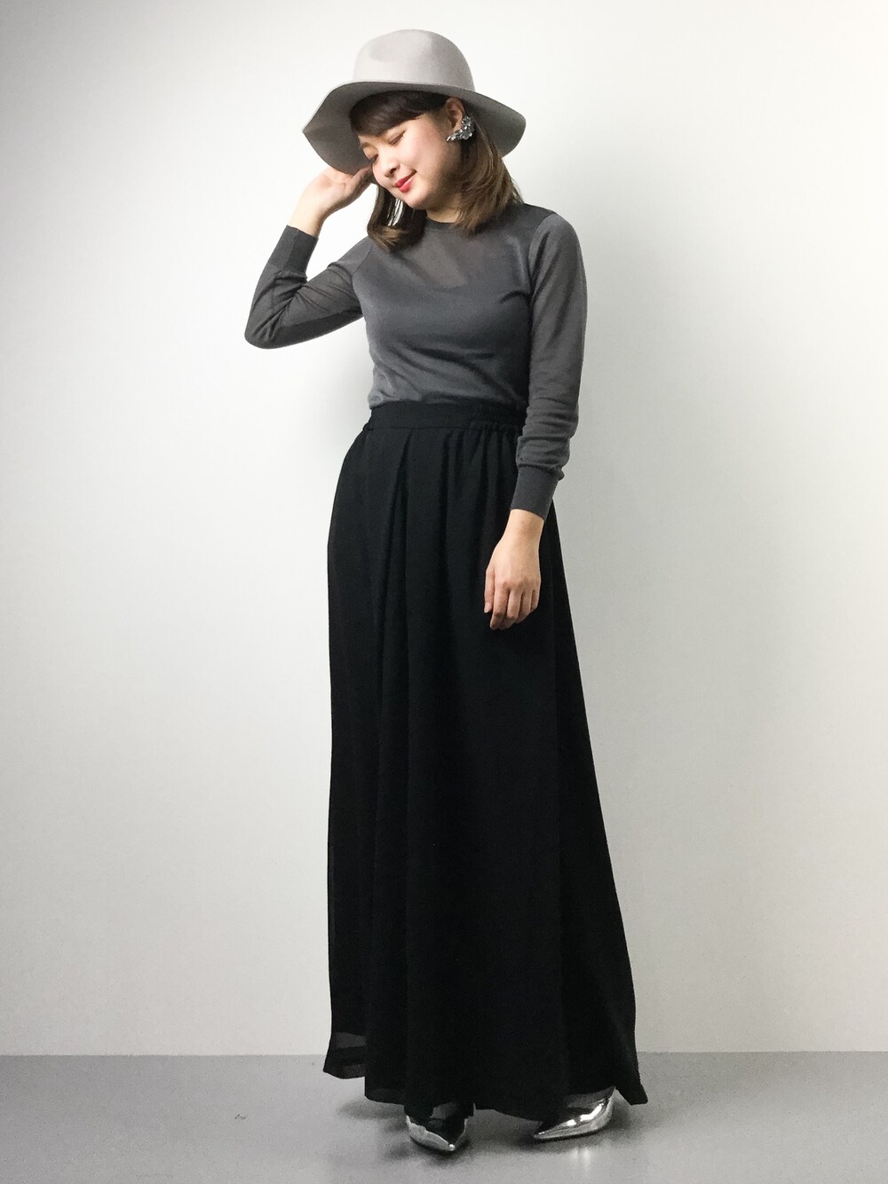 「Demi-Luxe BEAMSのDemi-Luxe BEAMS / 18G クルーネック プルオーバー（ニット/セーター、ブラック系）」を使った、ななこさん（レディース・156cm）の春コーディネートの1枚目の写真