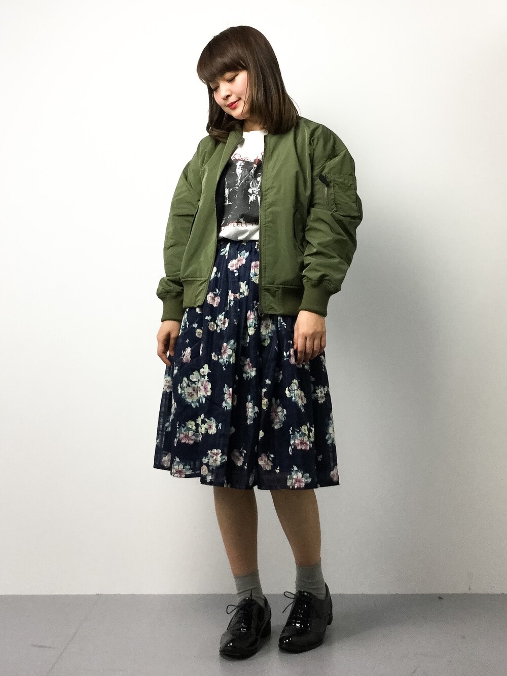 「jouetieのローリングストーンズコラボビックT（Tシャツ/カットソー、ホワイト系）」を使った、ななこさん（レディース・156cm）の春コーディネートの1枚目の写真