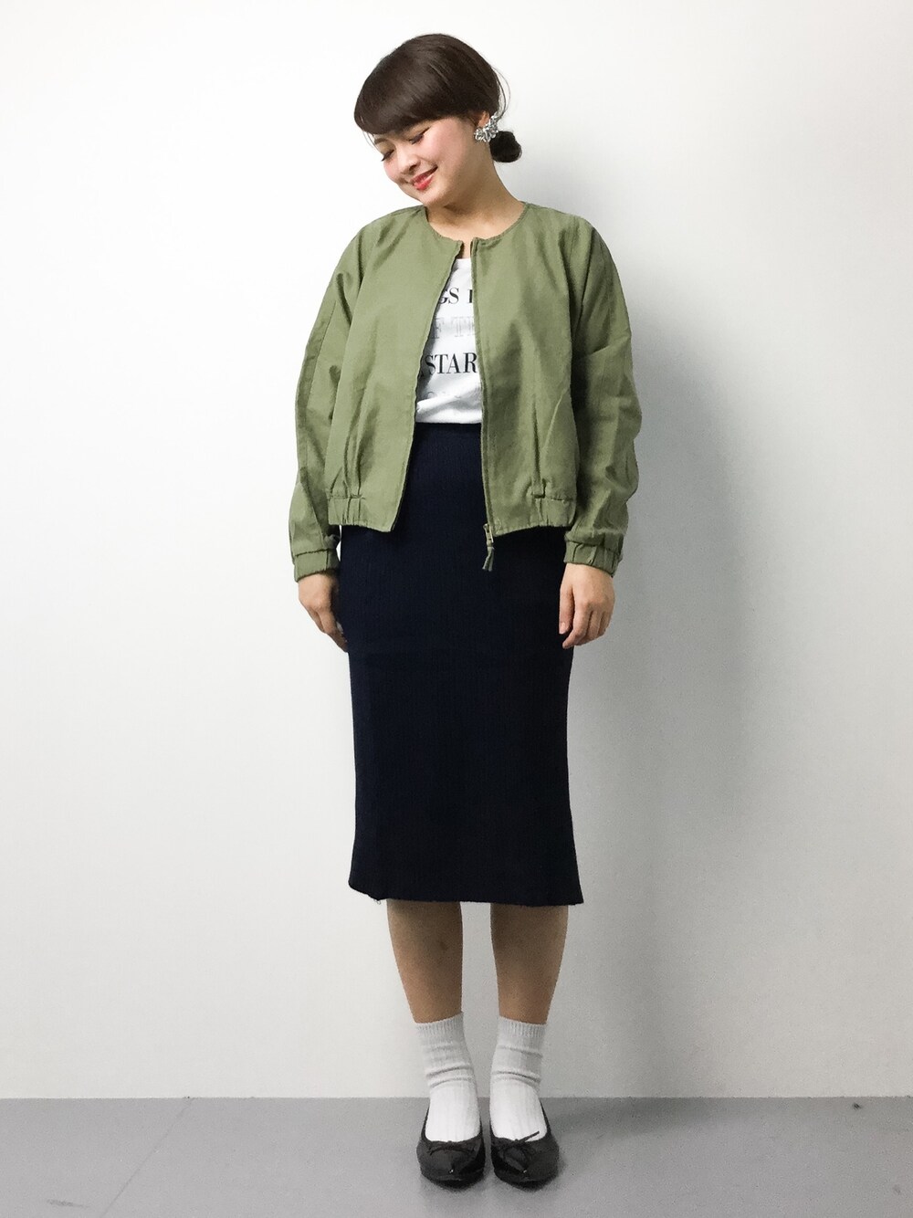 「FRAMeWORKのロゴT 7ブ◆（Tシャツ/カットソー、ホワイト系）」を使った、ななこさん（レディース・156cm）の春コーディネートの1枚目の写真