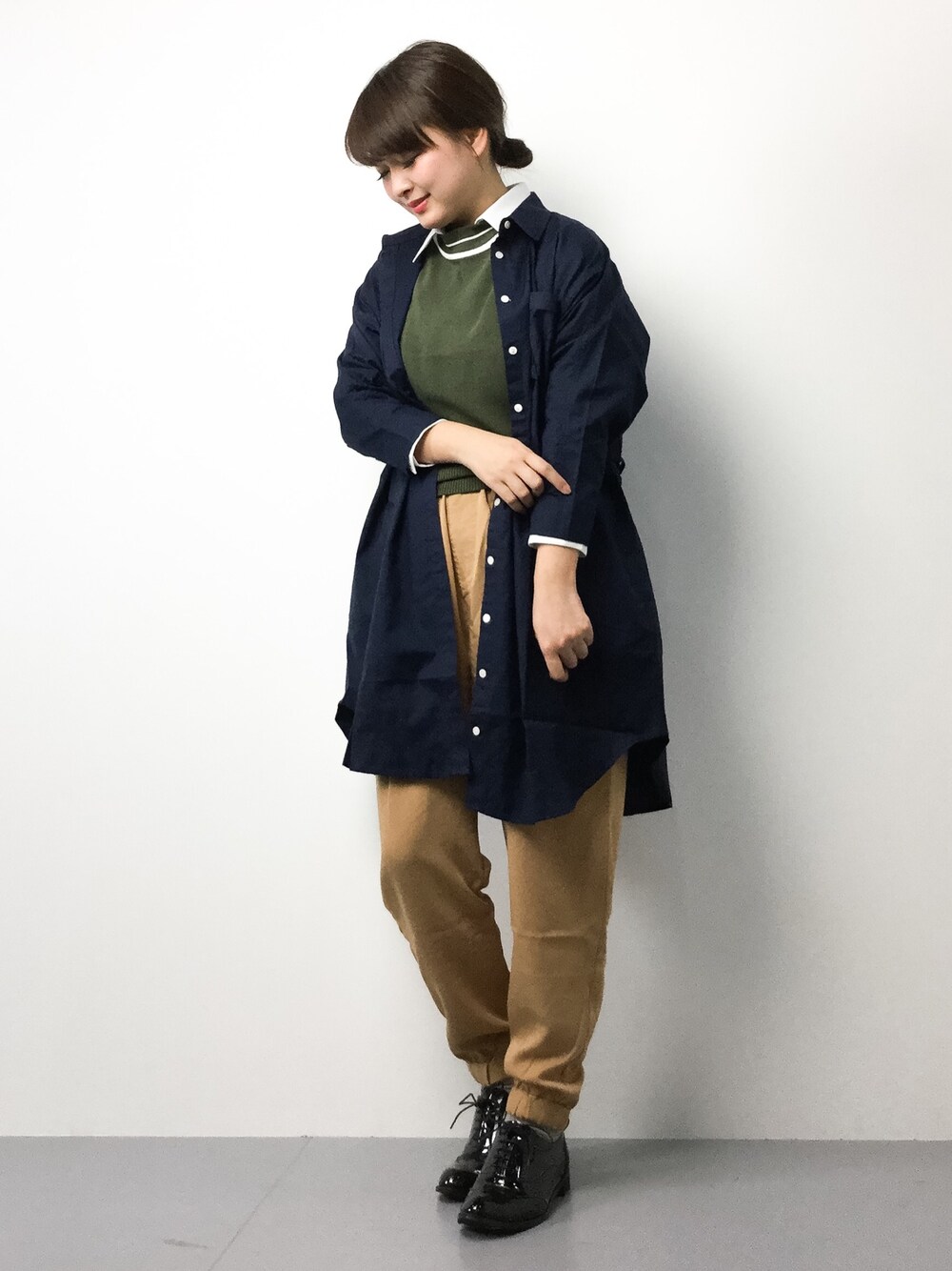 「anap mimpiのドルマン　ロングシャツ（シャツ/ブラウス、ブルー系）」を使った、ななこさん（レディース・156cm）の春コーディネートの1枚目の写真