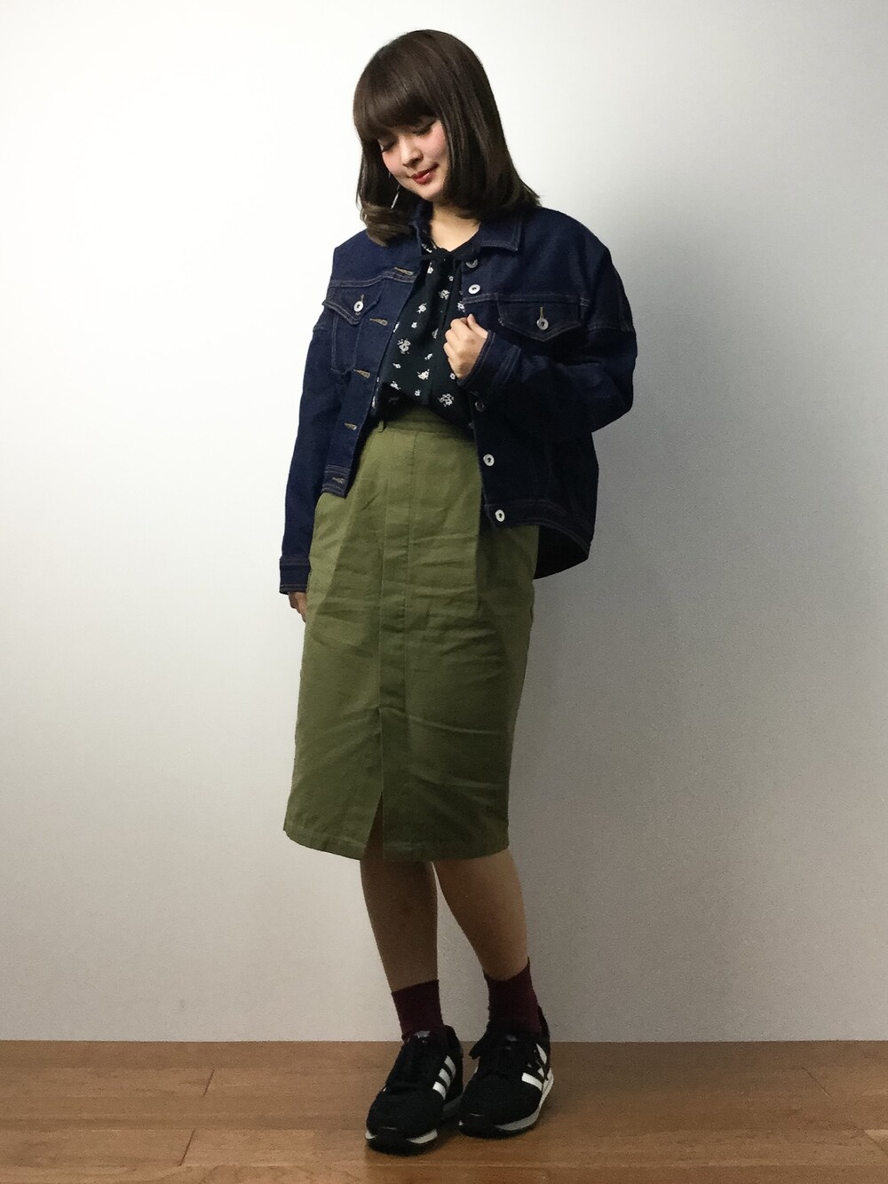 「mysticの【mystic】Gジャン（デニムジャケット、ブルー系）」を使った、ななこさん（レディース・156cm）の春コーディネートの1枚目の写真