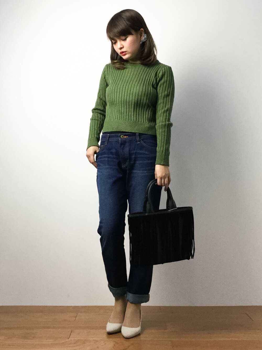 「EVRISのショートリブニットTOPS（Tシャツ/カットソー、グリーン系）」を使った、ななこさん（レディース・156cm）の春コーディネートの1枚目の写真