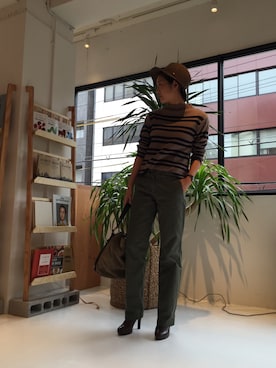 「アイテム（チノパンツ）」を使った、SAAYA KOUZAWAさん（レディース・165cm）の冬コーディネート