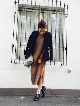 「アイテム（クラッチバッグ、グレー系）」を使った、SAAYA KOUZAWAさん（レディース・165cm）の冬コーディネート