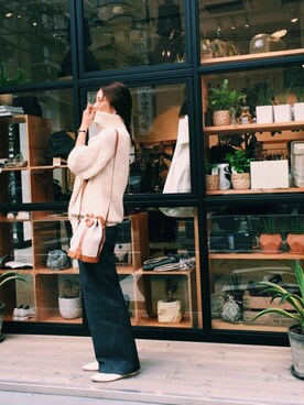 「Adam et Rope A・E・R（アダムエロペ）のアイテム（サンダル）」を使った、SAAYA KOUZAWAさん（レディース・165cm）の秋コーディネート