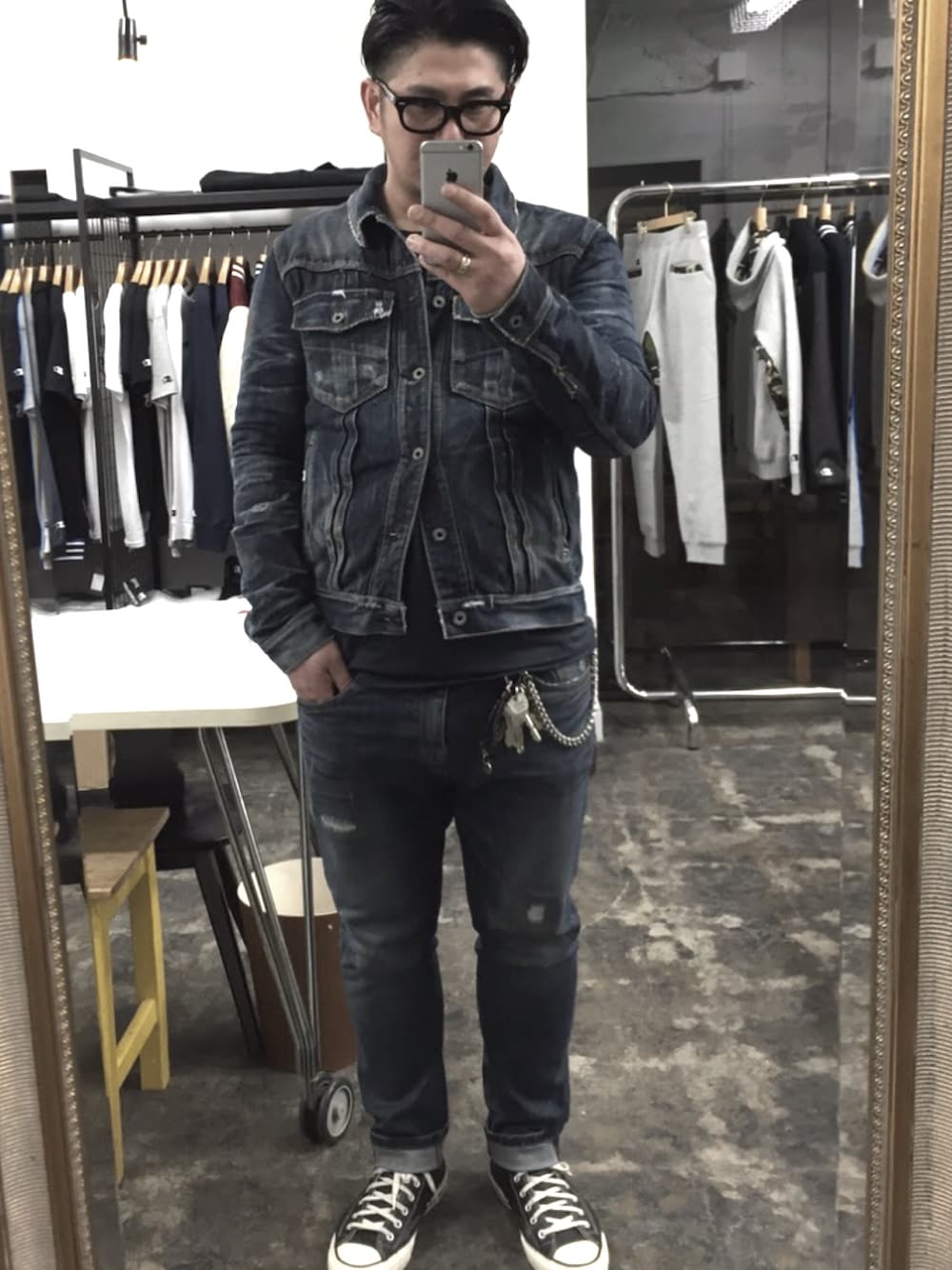 「DeeTAのアイテム（デニムジャケット、ブルー系）」を使った、hello_kojimaさん（メンズ・172cm）の冬コーディネートの1枚目の写真