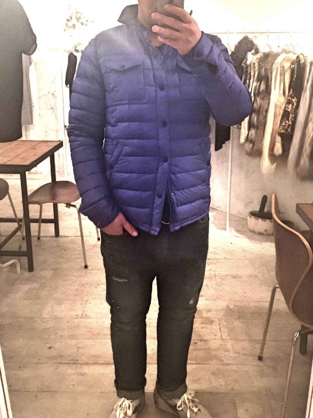 「J.O.T.Tのアイテム（ダウンジャケット/コート、ブルー系）」を使った、hello_kojimaさん（メンズ・172cm）の冬コーディネートの1枚目の写真