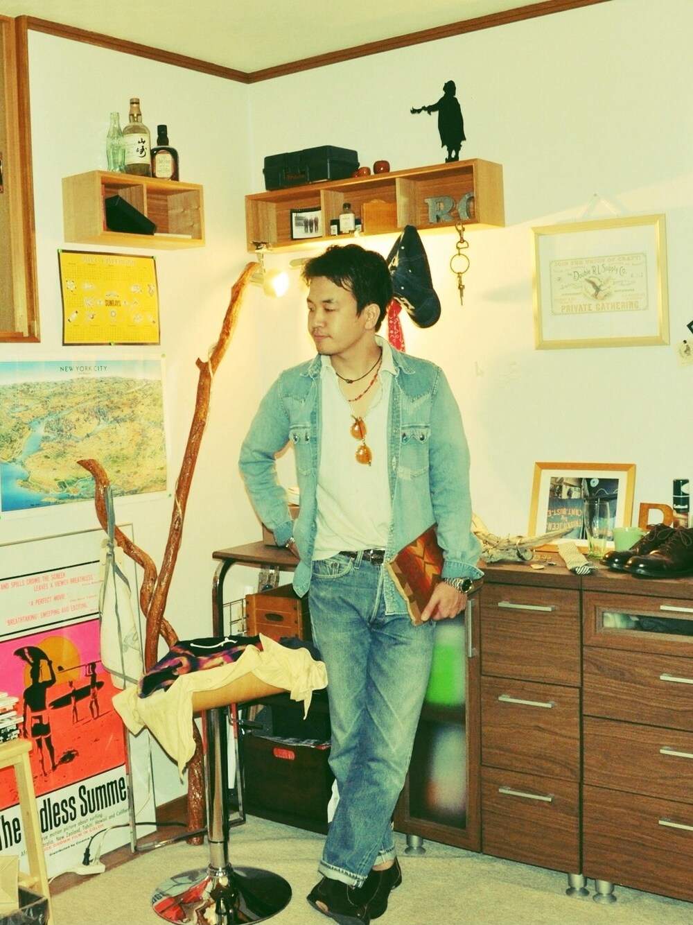 「デニム、ブーツ、サングラス、古着MIX」｜「Levi'sのlevi's 66（デニムパンツ、ブルー系）」を使った、ryosukeさん（メンズ・177cm）の夏コーディネートの1枚目の写真