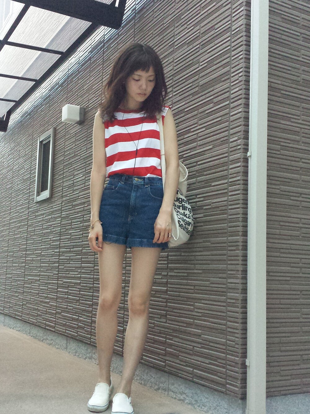 「ハイウエスト、ボーダー、マリン、デニム、Americanapparel」｜「VANSのCLASSIC SLIP-ON（スニーカー、ホワイト系）」を使った、okachamaさん（レディース・167cm）の夏コーディネートの1枚目の写真