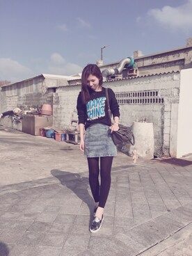 「SNIDEL（スナイデル）のアイテム（Tシャツ/カットソー、ブラック系）」を使った、Pinyu Rachel Linさん（163cm）の冬コーディネート
