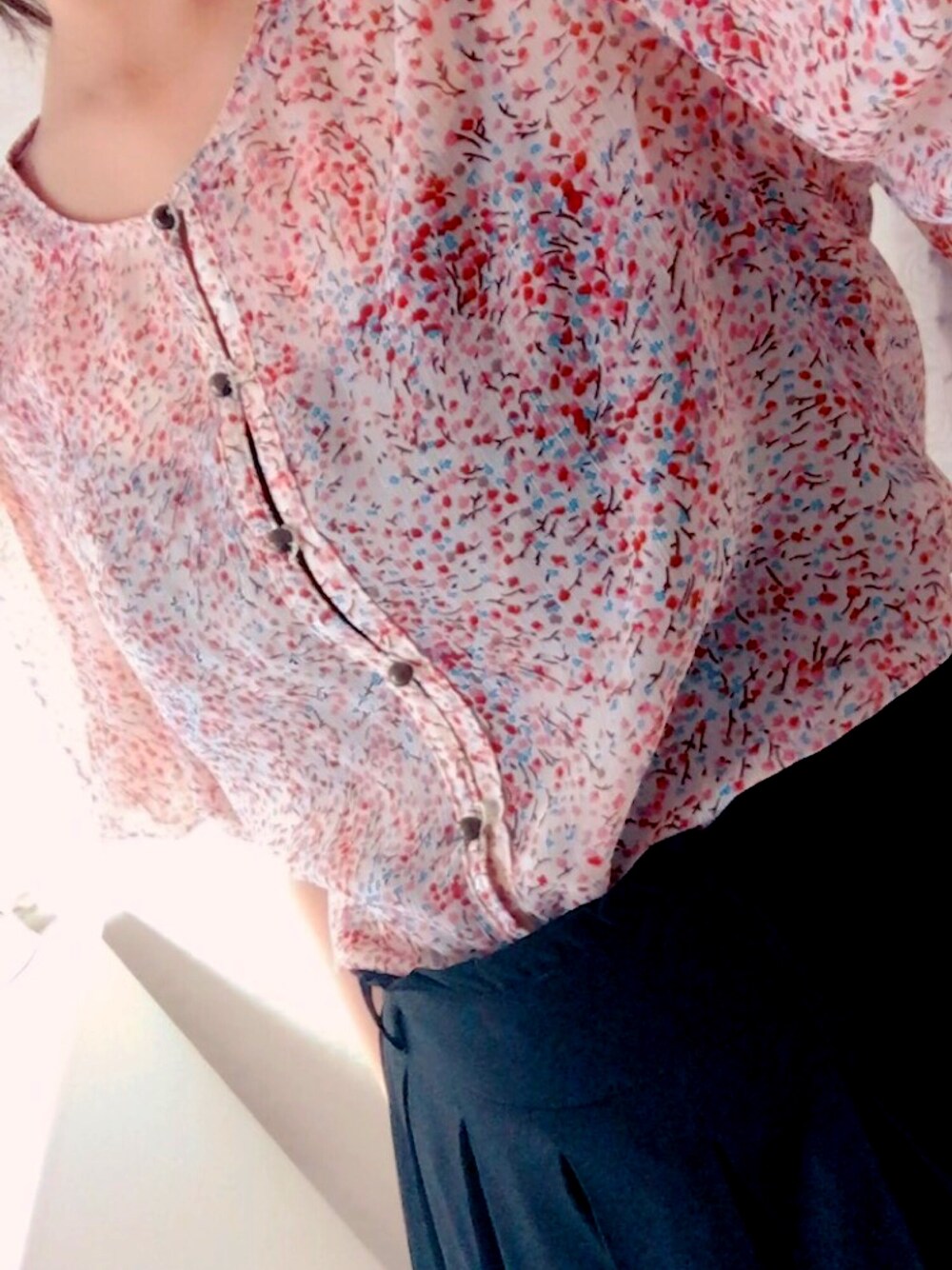 「summer、flower、black、red、colorful、キュロット、花柄」｜「flower wear Inc.のアイテム（シャツ/ブラウス、レッド系）」を使った、moimoi(ﾓ´∀｀ｲ)さん（レディース・157cm）の夏コーディネートの1枚目の写真