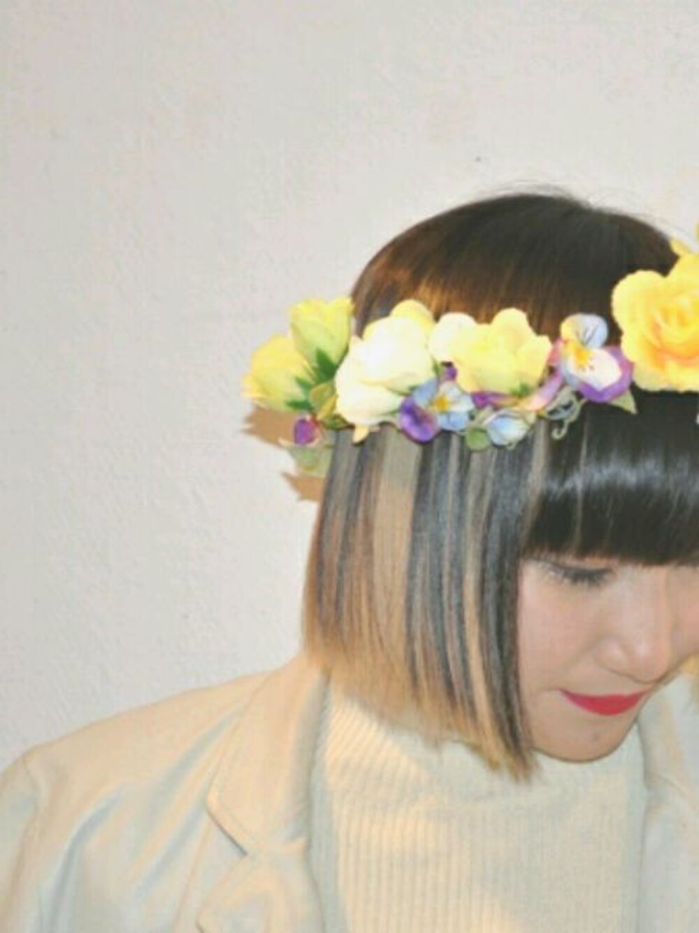 「革ジャン、ジャケット、ライダース、白ニット、ヘッドアクセ、タートルネック、COMME des GARCONS、羊革、撮影」｜「COMME des GARCONSのアイテム（ライダースジャケット、ホワイト系）」を使った、 Saiさん（レディース・151cm）の春コーディネートの1枚目の写真