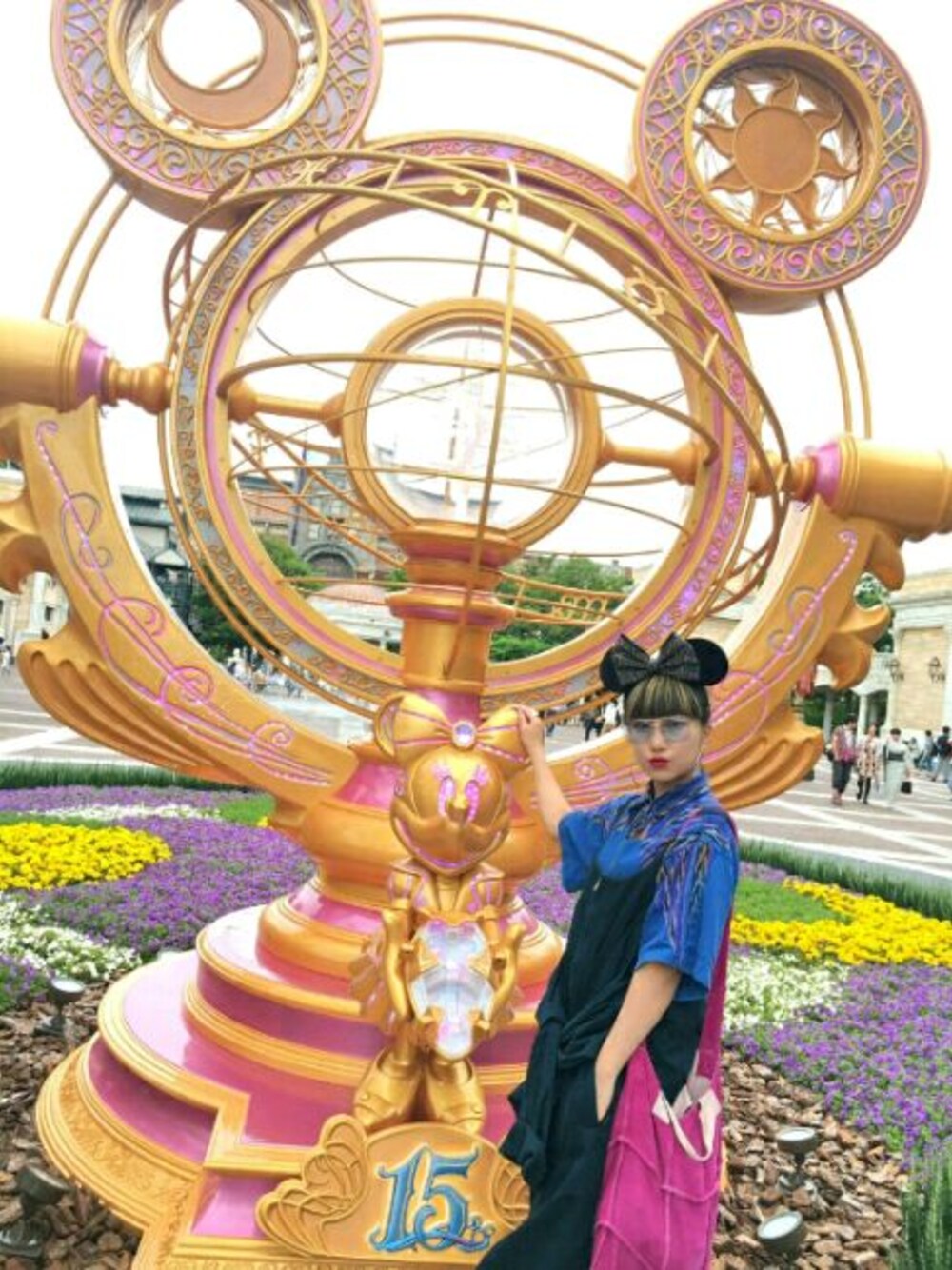 「ディズニーシー、disneysea、雨の日コーデ、summer、ゆるコーデ、デニム、サイケデリック、古着、COMME des GARCONS、ショルダーバッグ」｜「tricot COMME des GARCONSのアイテム（ショルダーバッグ、ピンク系）」を使った、 Saiさん（レディース・151cm）の夏コーディネートの1枚目の写真
