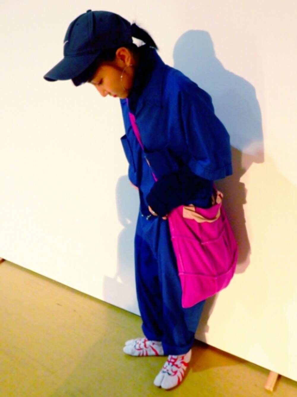 「足袋、ペイント、つなぎ、used、古着、ショルダーバッグ、COMME des GARCONS、キャップ、NIKE、オトナカジュアル」｜「NIKEのアイテム（キャップ、ブラック系）」を使った、 Saiさん（レディース・151cm）の秋コーディネートの1枚目の写真