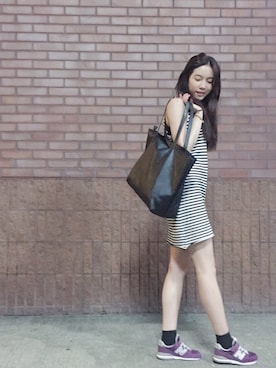 「MONKI（モンキ）のアイテム（ドレス）」を使った、ANNE&ELENAさん（レディース・173cm）の夏コーディネート