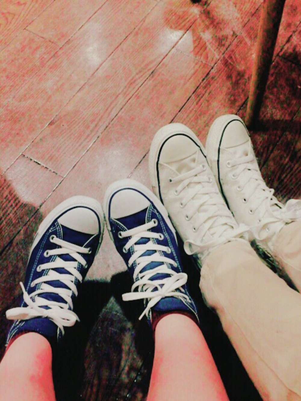 「コンバース ハイカット、コンバース、おそろいコーデ、ペアルック、春コーデ」｜「CONVERSEのCONVERSE / CVS ALL STAR HI（スニーカー、ブルー系）」を使った、アイリさん（レディース・153cm）の冬コーディネートの1枚目の写真