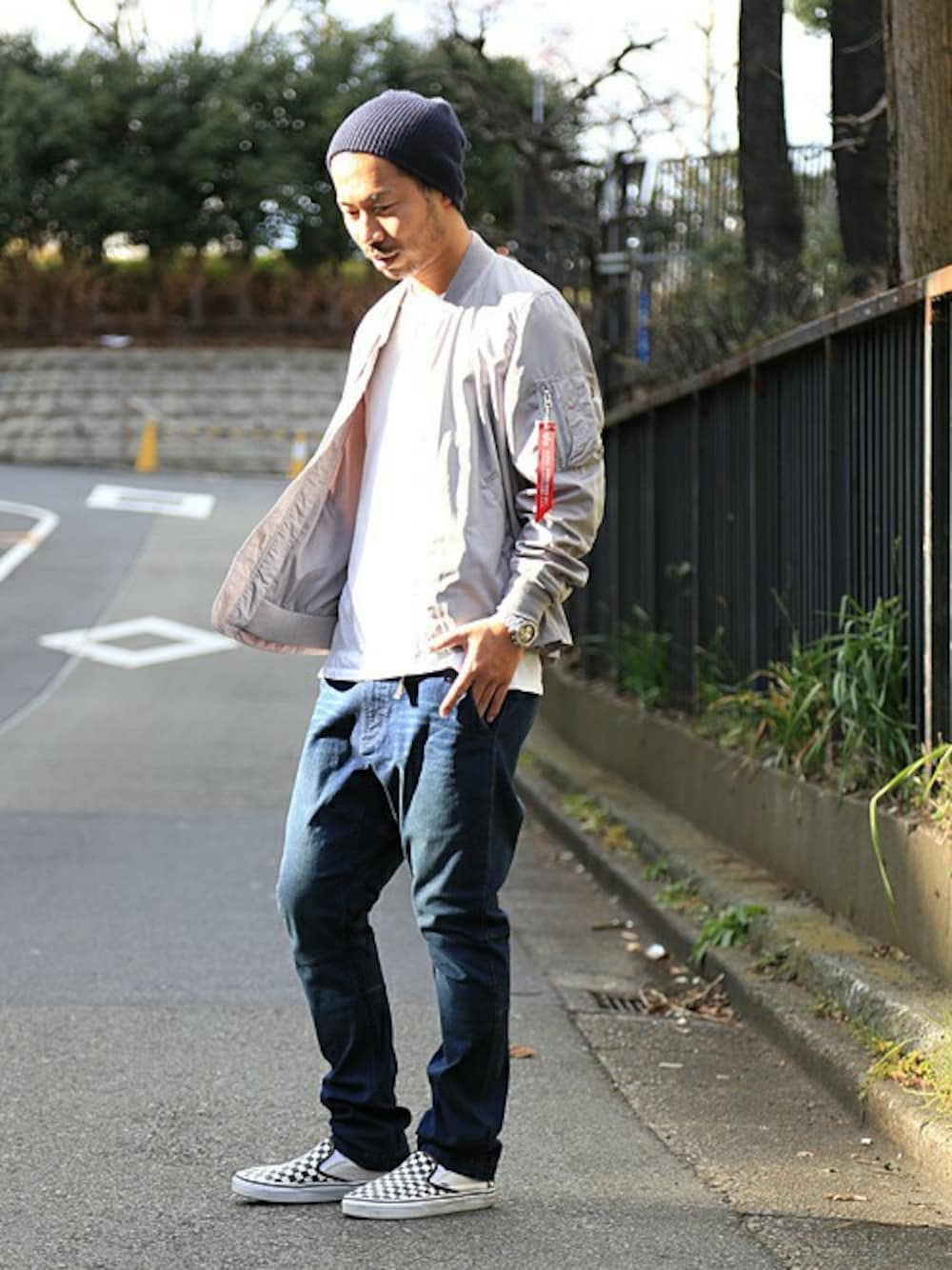 「MA-1、GRAMICCI、alpha、alphaindustries、And A(スタッフ)」｜「ALPHAのMA-1 LITE (ALPHA)【予約商品】（ミリタリージャケット、グレー系）」を使った、Kameさん（メンズ・177cm）の冬コーディネートの1枚目の写真