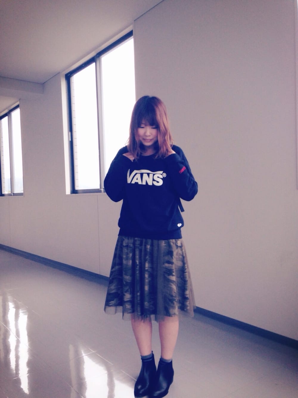 「E hyphen world galleryのアイテム（Tシャツ/カットソー、ブルー系）」を使った、にしゆさん（レディース・154cm）の秋コーディネートの1枚目の写真