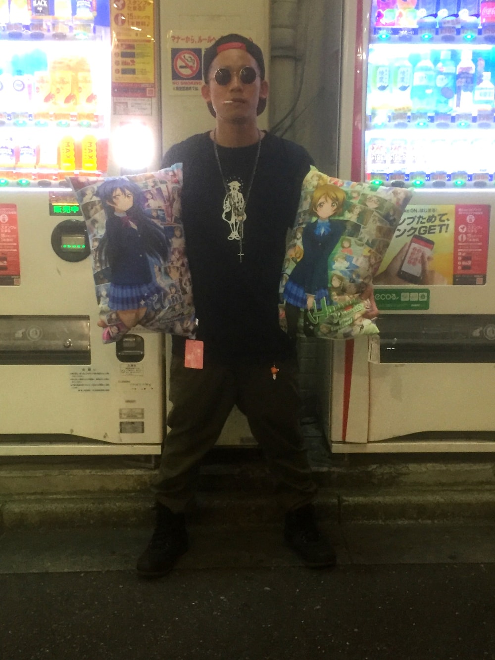 「ラブライブ、秋葉原、ブラックスケール、ブーツ、ストリート」｜「BLACK SCALEのアイテム（Tシャツ/カットソー、ブラック系）」を使った、崚雅さん（メンズ・164cm）の春コーディネートの1枚目の写真