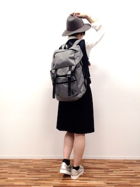 「アイテム（バックパック/リュック、グレー系）」を使った、KUROさん（レディース・158cm）の秋コーディネート