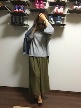 「カーキ色」｜「アイテム（ブラック系）」を使った、Umechanさん（レディース・156cm）の冬コーディネート