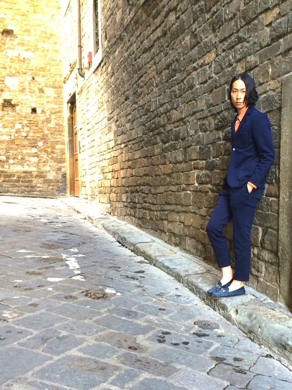「firenze、Florence 、ゴールデンビュー、GUCCI、イタリア、ジョジョ5部、curly、セットアップ、A.P.C.」｜「A.P.C.のMOCASSIN A11（その他シューズ、ブルー系）」を使った、なりさん（メンズ・180cm）の春コーディネートの1枚目の写真