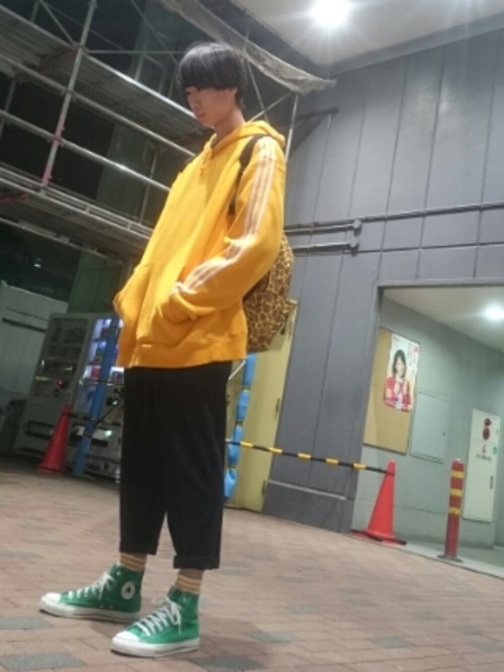 「移動着、ビッグシルエット、ビッグパーカー、パーカー、adidas、GU、converse、ne-net、カジュアル」｜「CONVERSEのアイテム（スニーカー、グリーン系）」を使った、おたべさん（メンズ・179cm）の秋コーディネートの1枚目の写真