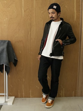 「差し色(黄色)」｜「アイテム（財布/小物）」を使った、Yusukeさん（メンズ・170cm）の秋コーディネート