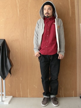「パーカー×シャツ」｜「アイテム（財布/小物）」を使った、Yusukeさん（メンズ・170cm）の春コーディネート